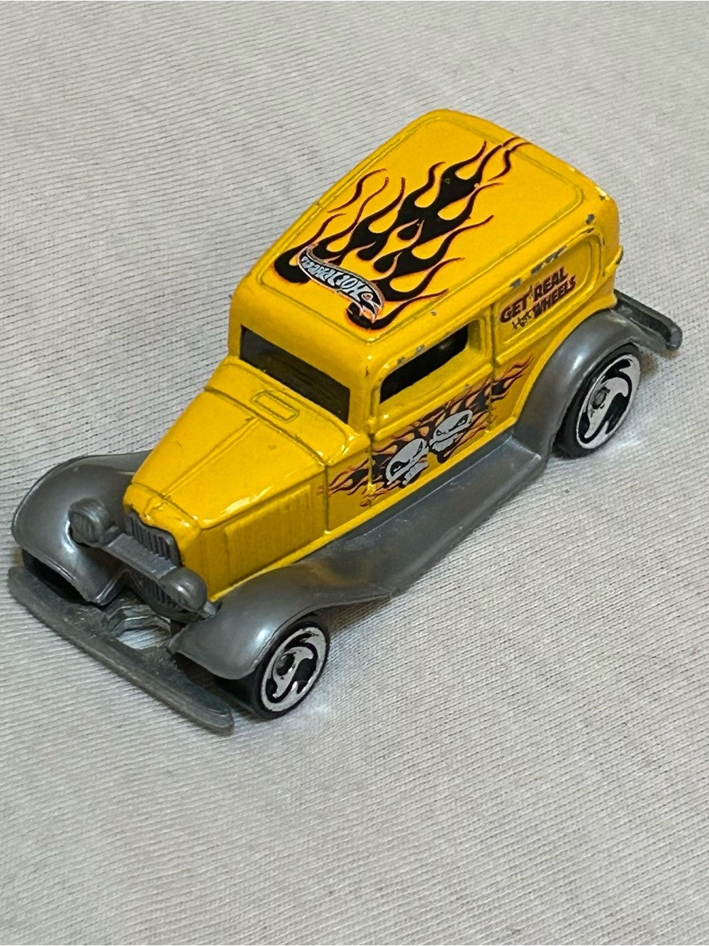Vintage Hot Wheels '32 Ford Delivery Yellow Get Real Skulls Flames Loose 1:64